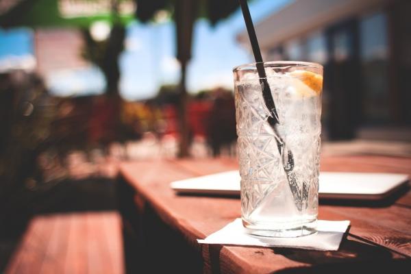 Seattle to Ban Plastic Straws and Utensils at Restaurants in 2018